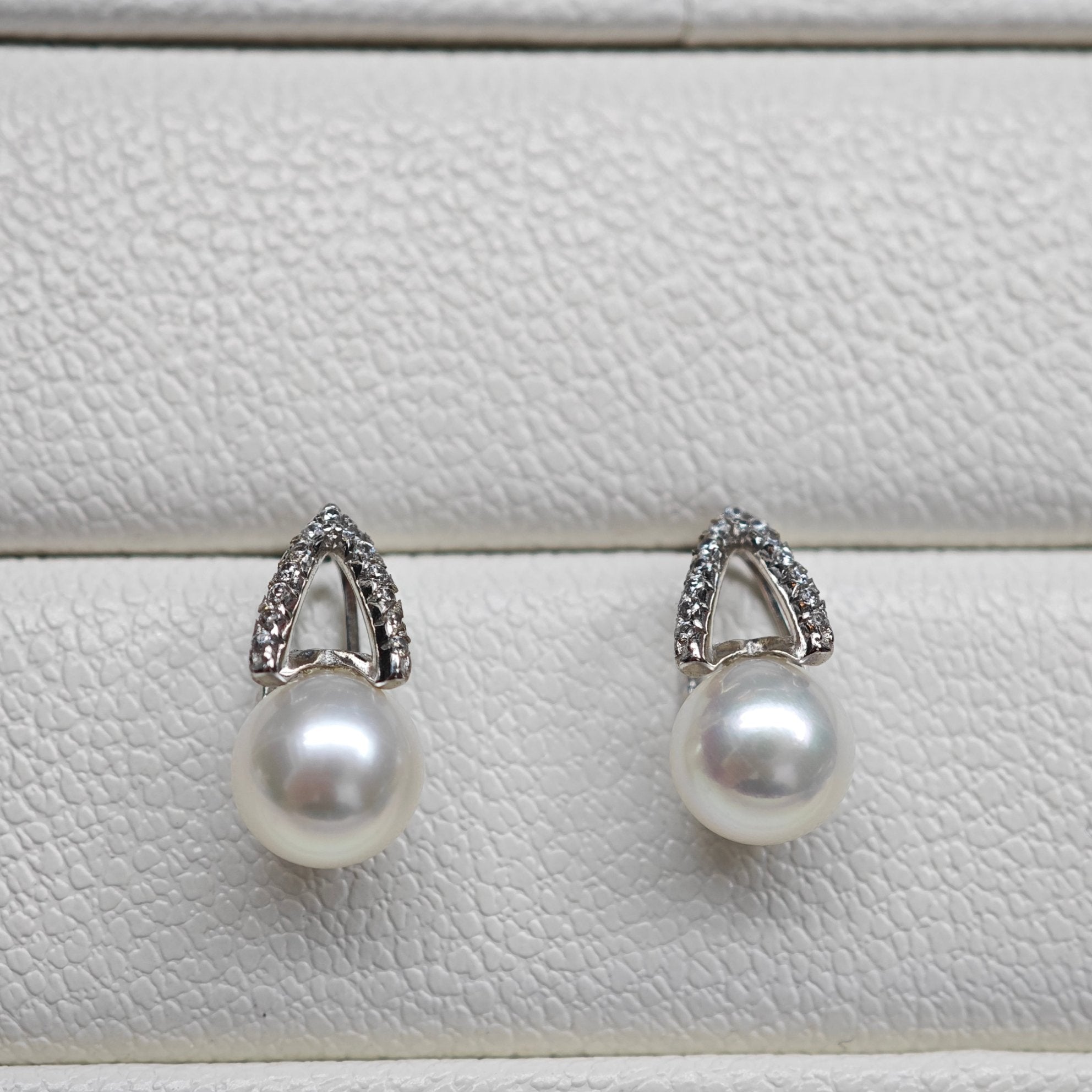 Elegant Silver Pearl Earring
