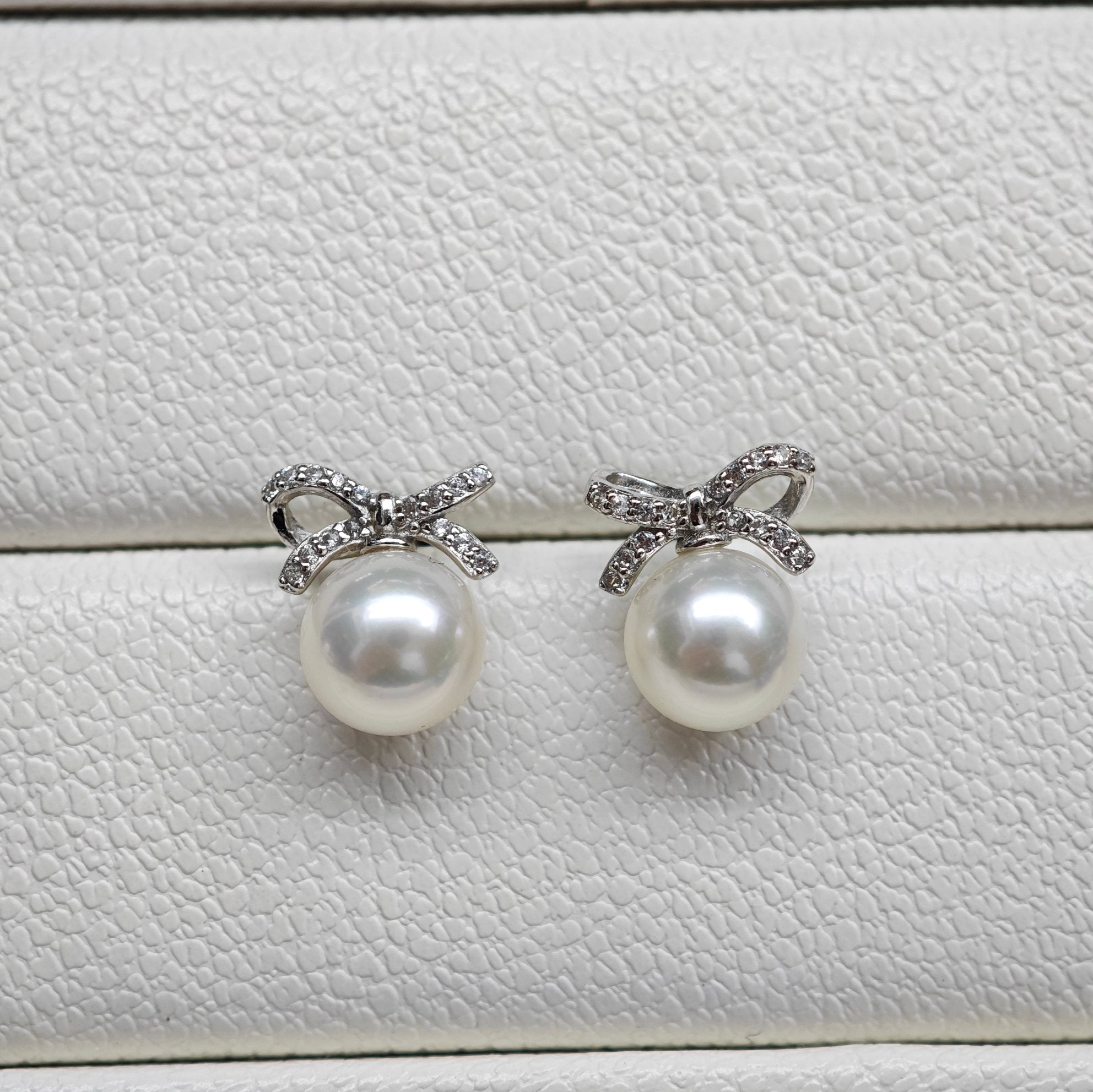Delicate Bow-Tied Silver Pearl Earring