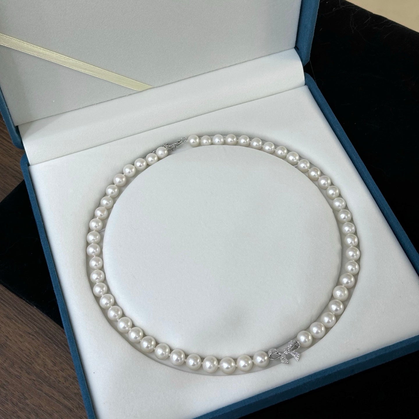 Bow Éclat Pearl Necklace