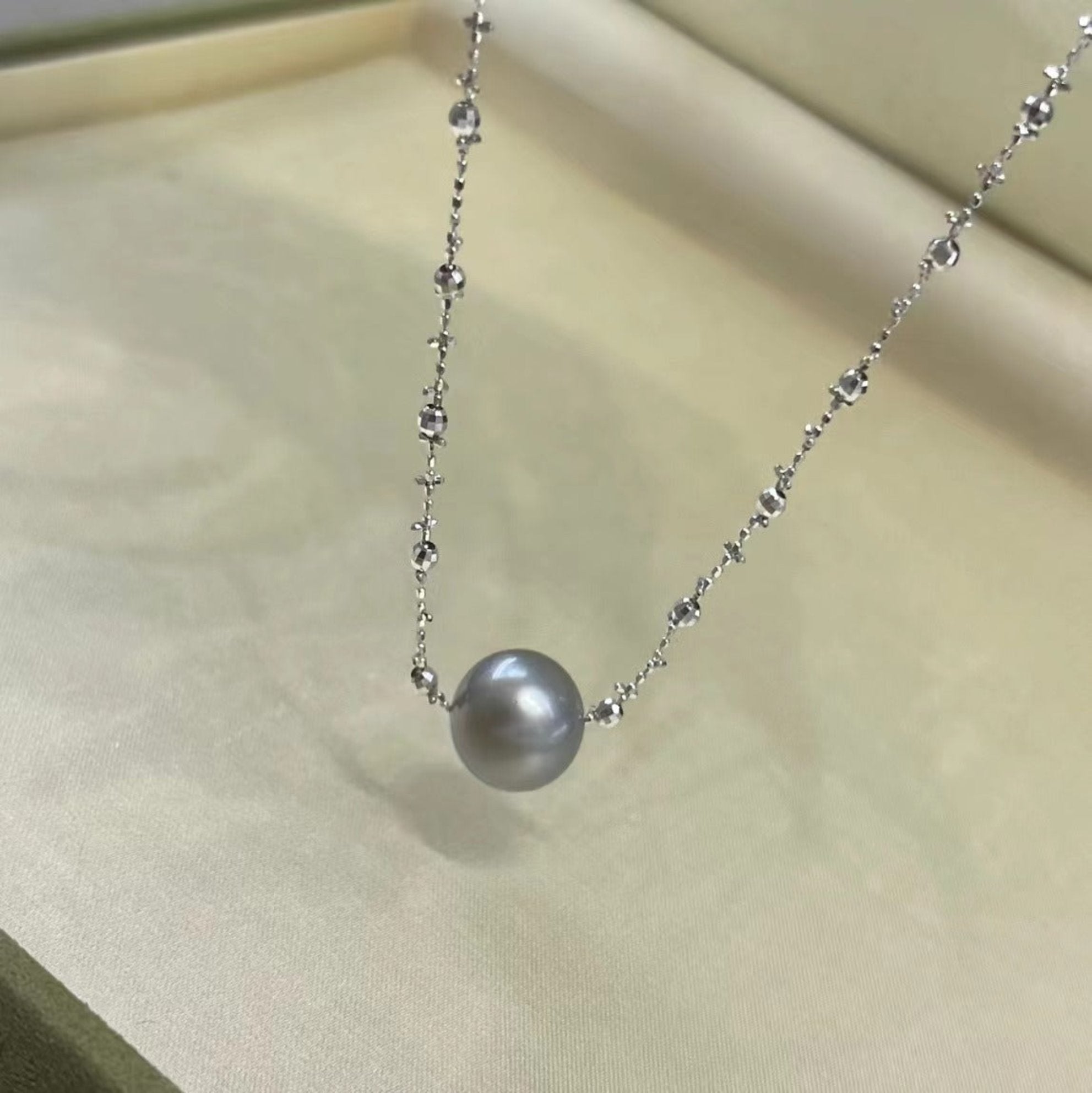 18k Gold Fairy Necklace on Tahitian Pearl