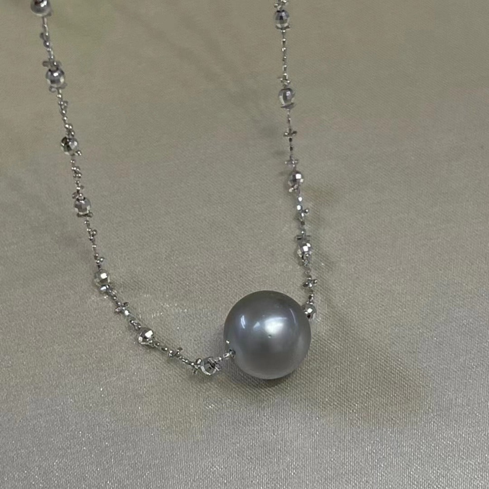 18k Gold Fairy Necklace on Tahitian Pearl