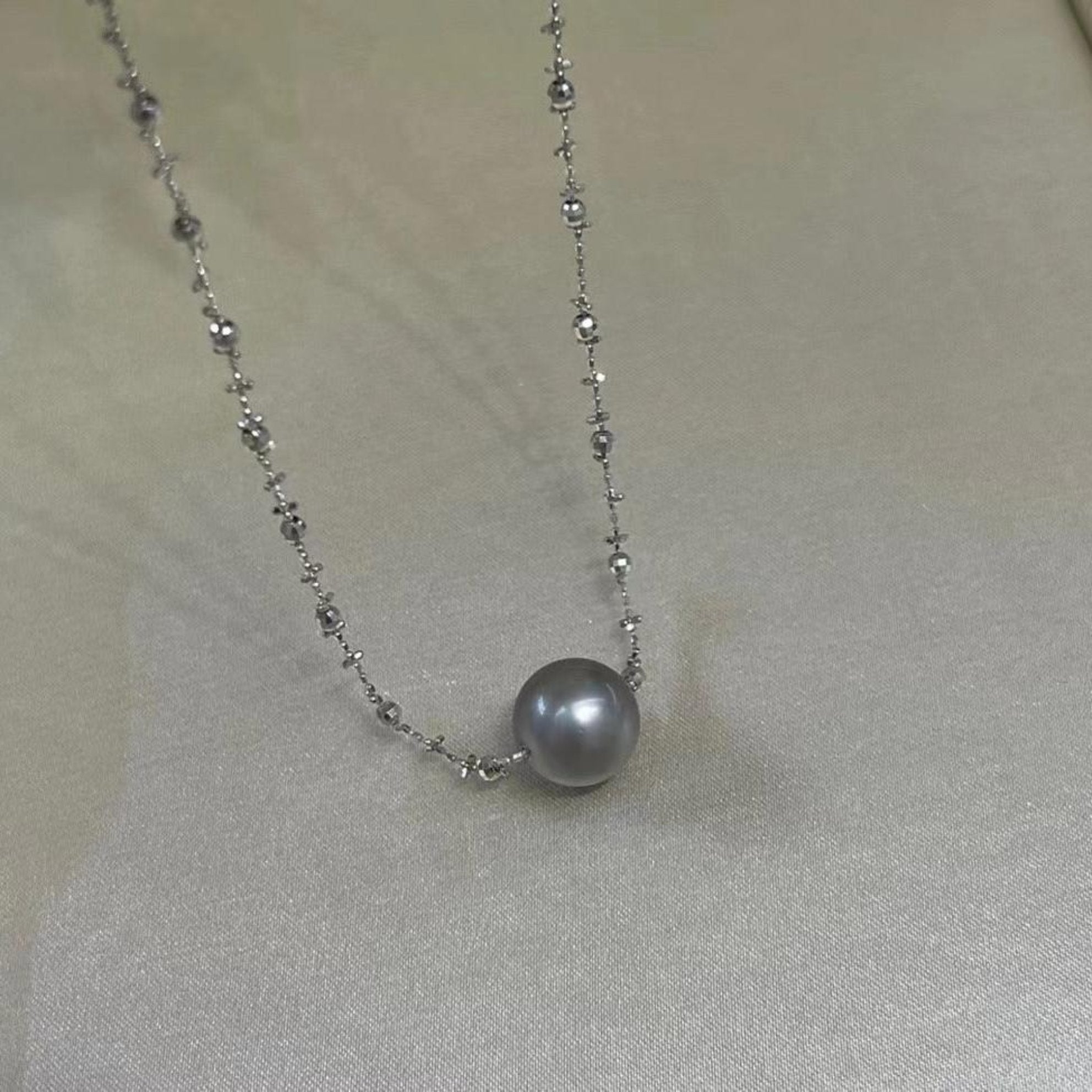 18k Gold Fairy Necklace on Tahitian Pearl