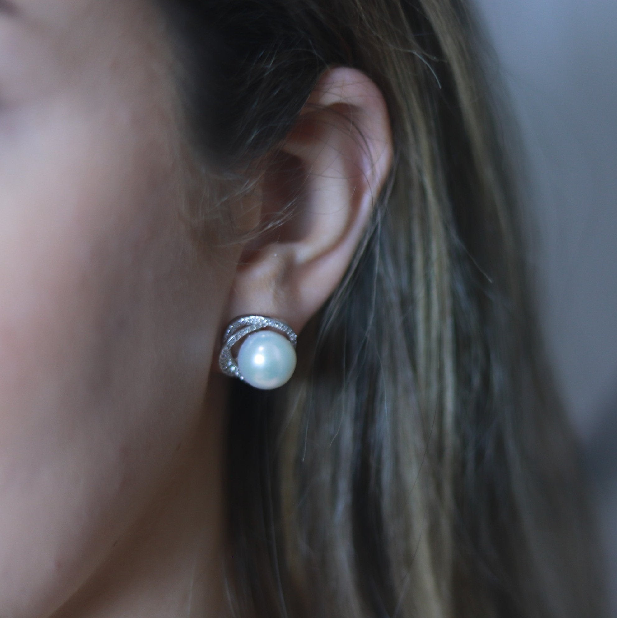 Hepburn Style Earring