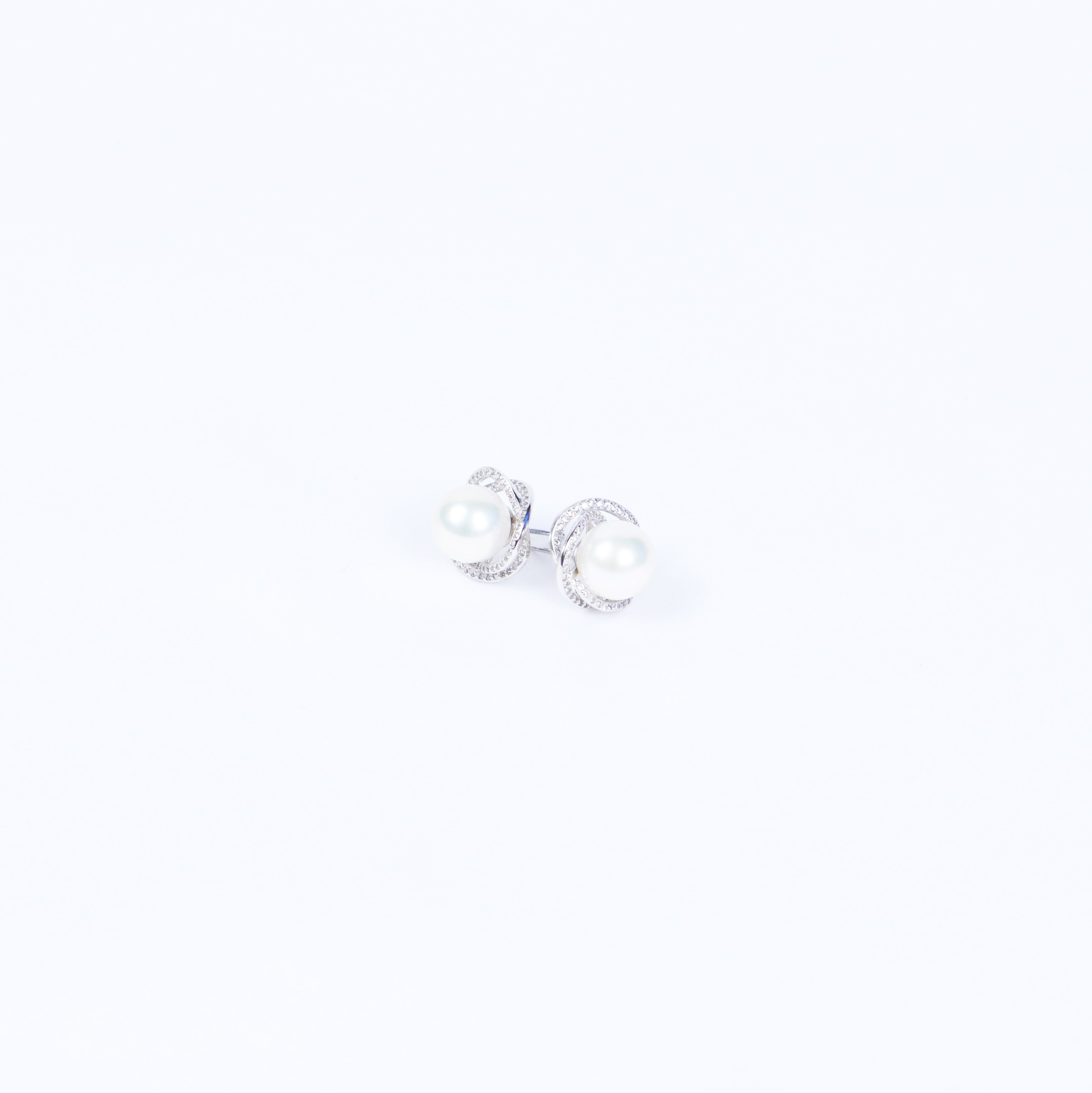 Hepburn Style Earring